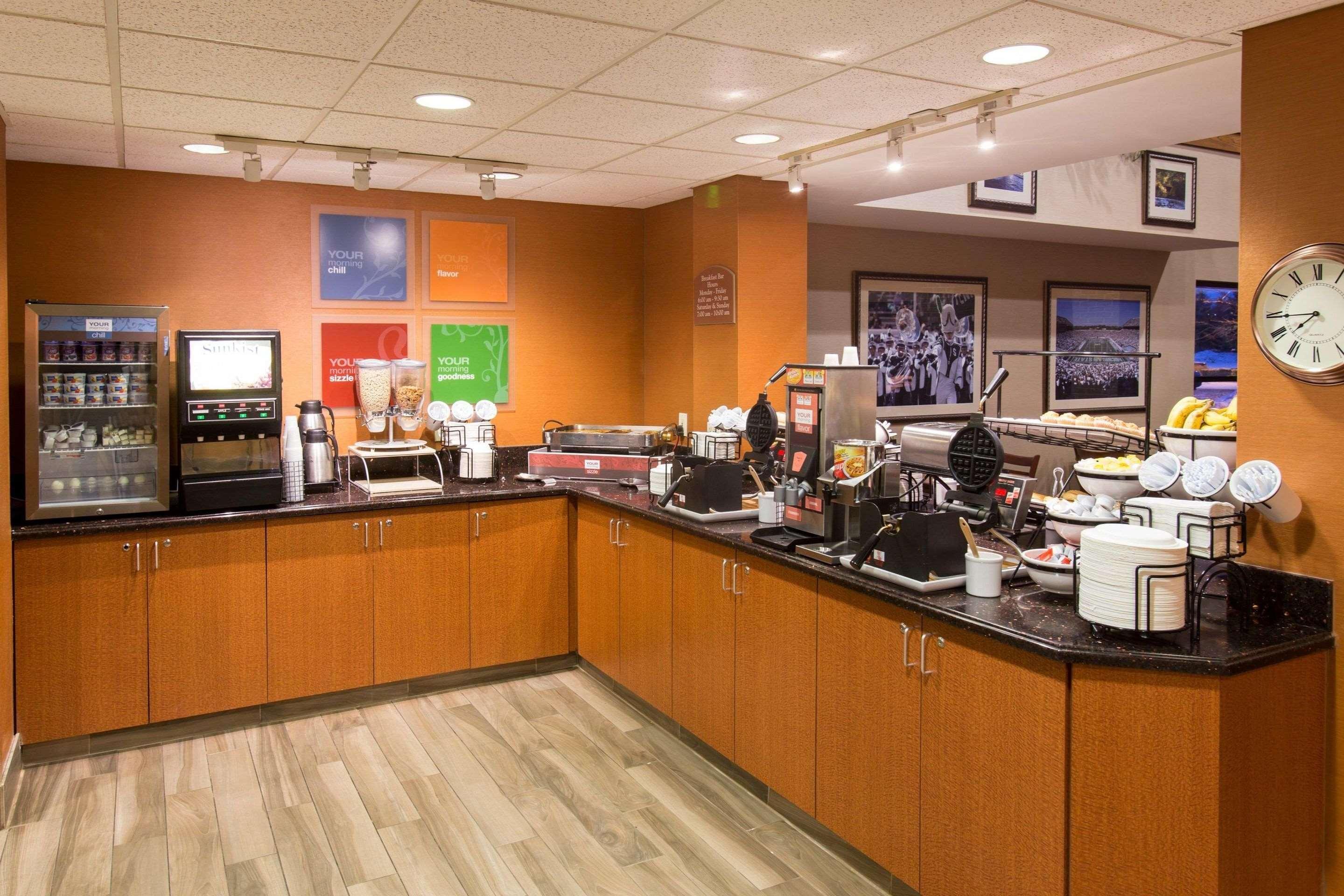 Comfort Inn Okemos - East Lansing Eksteriør billede