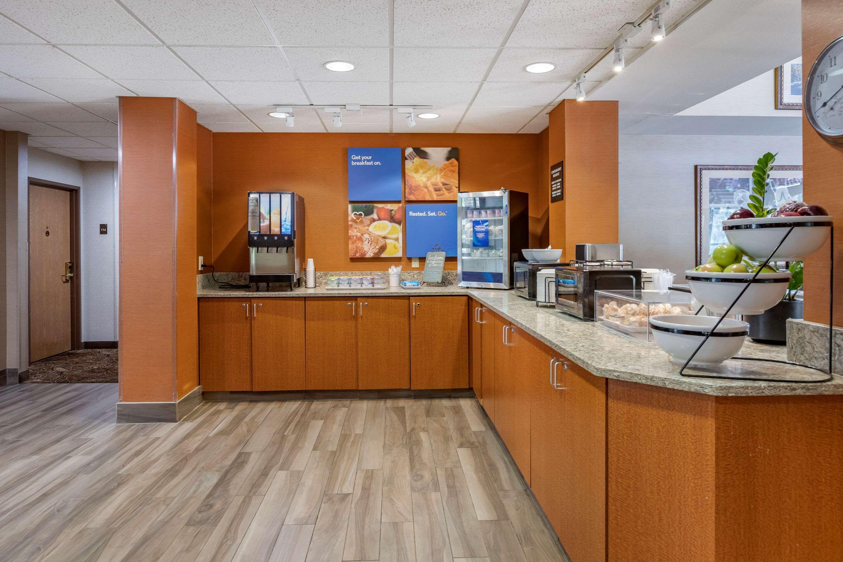 Comfort Inn Okemos - East Lansing Eksteriør billede